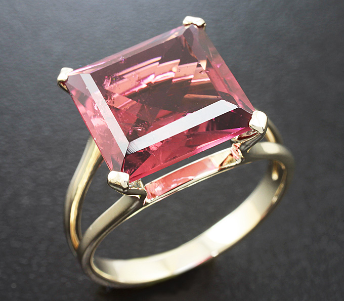 Золото Кольцо с рубеллитом турмалином