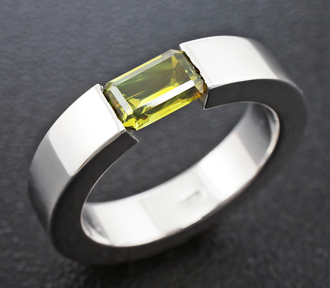 Серебро 925 Кольцо c уральским демантоидом гранатом