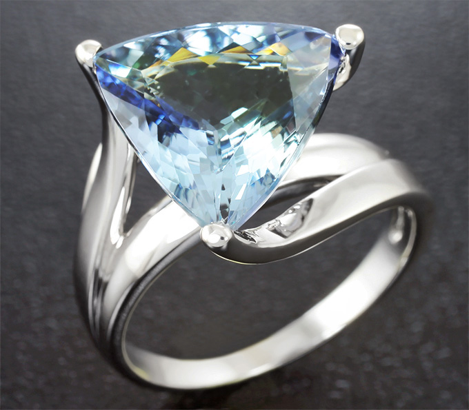 Золото Кольцо с полихромным танзанитом