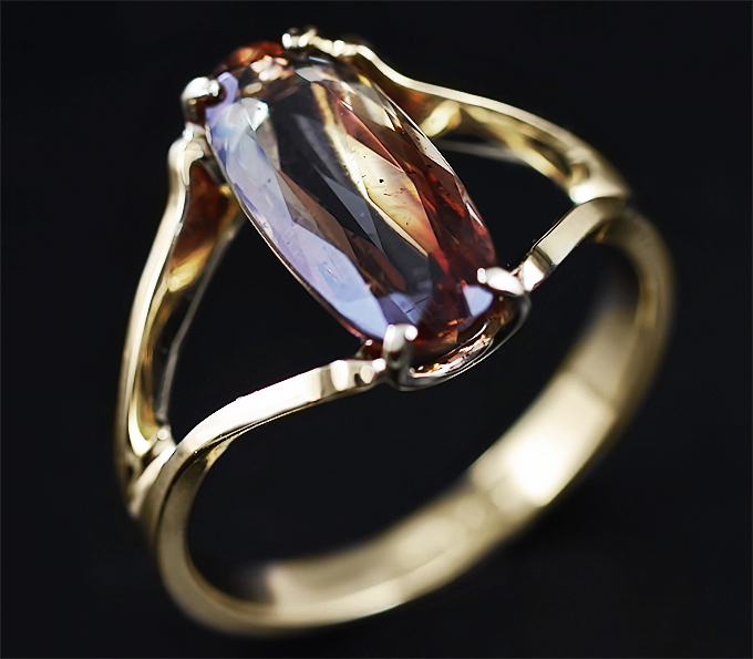 Золото Кольцо с андалузитом