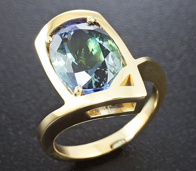 Золото Кольцо с полихромным танзанитом