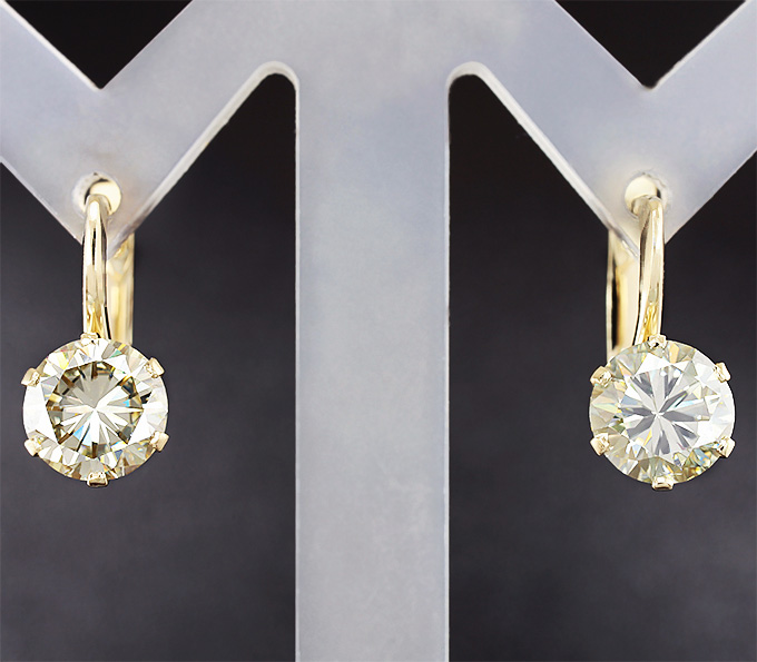 Золото Серьги с муассанитами