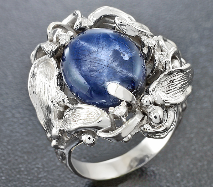 Золото Кольцо cо звездчатым сапфиром и бриллиантами