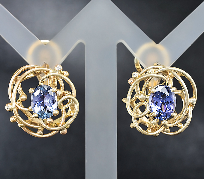 Золото Серьги с танзанитами и бриллиантами