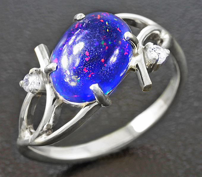 Серебро 925 Кольцо c кристаллическим черным опалом и лейкосапфирами