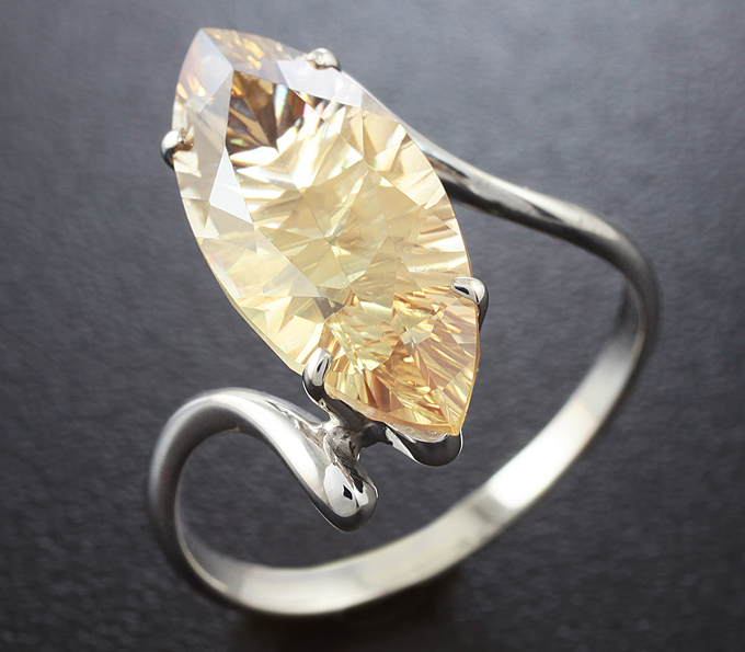 Серебро 925 Кольцо c орегонским солнечным камнем