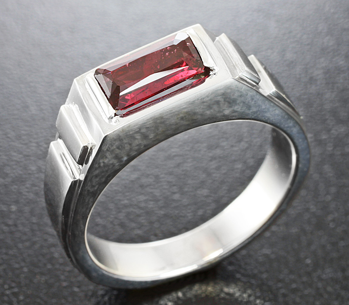 Серебро 925 Кольцо c рубиновой шпинелью