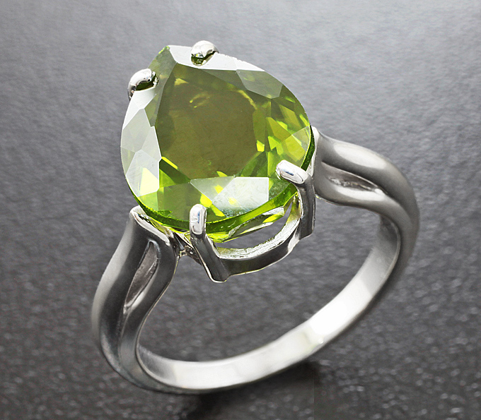 Серебро 925 Кольцо c перидотом