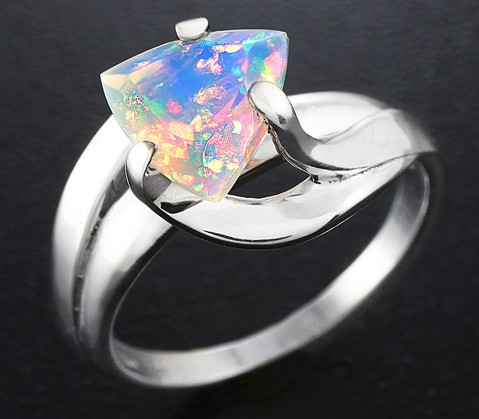 Серебро 925 Кольцо c ограненным Welo опалом