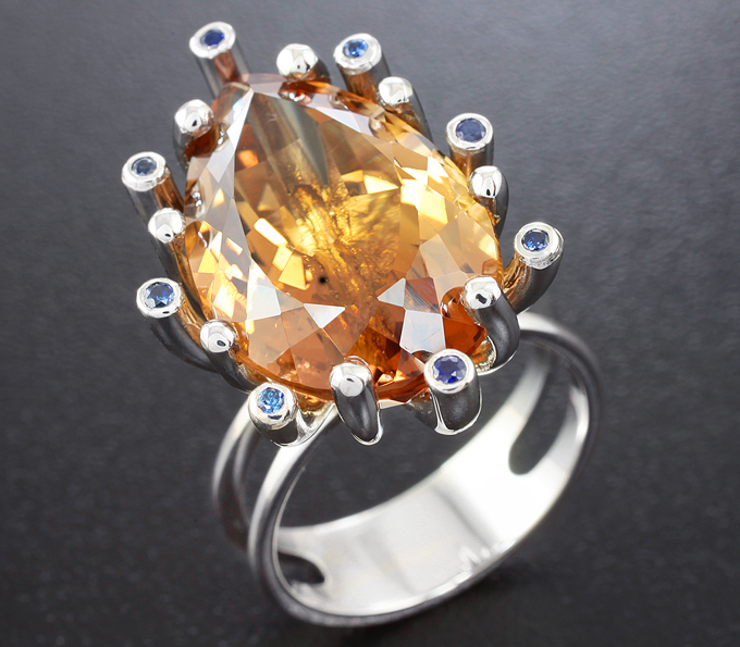 Серебро 925 Кольцо c чистейшим империал топазом и синими сапфирами