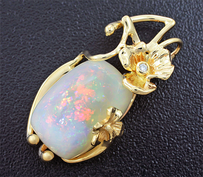 Золото Кулон с кристаллическим Welo опалом и бриллиантом