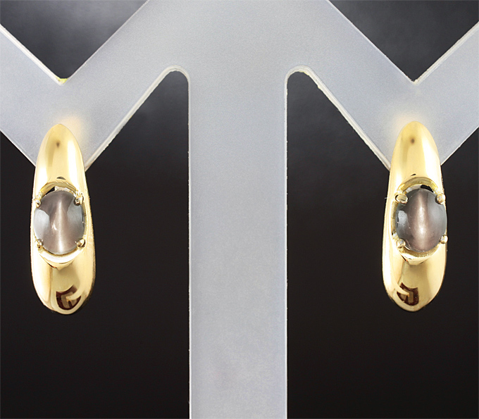 Золото Серьги, инкрустированные хризобериллами с эффектом «кошачьего глаза»