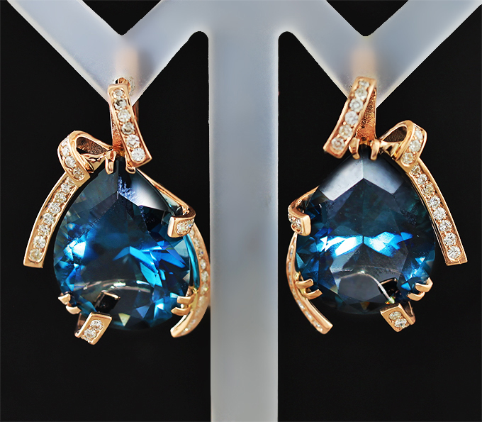 Золото Серьги с насыщенно-синими топазами и муассанитами