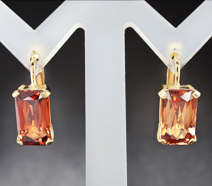 Золото Серьги с оранжевыми цирконами