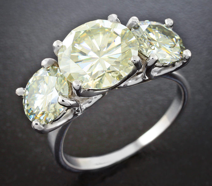 Золото Кольцо с муассанитами