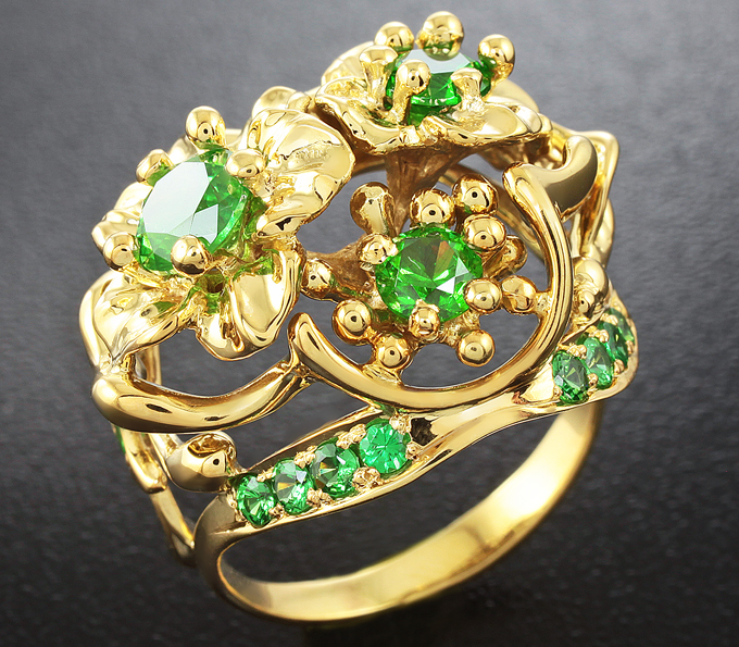 Золото Кольцо с уральскими демантоидами и цаворитами гранатами