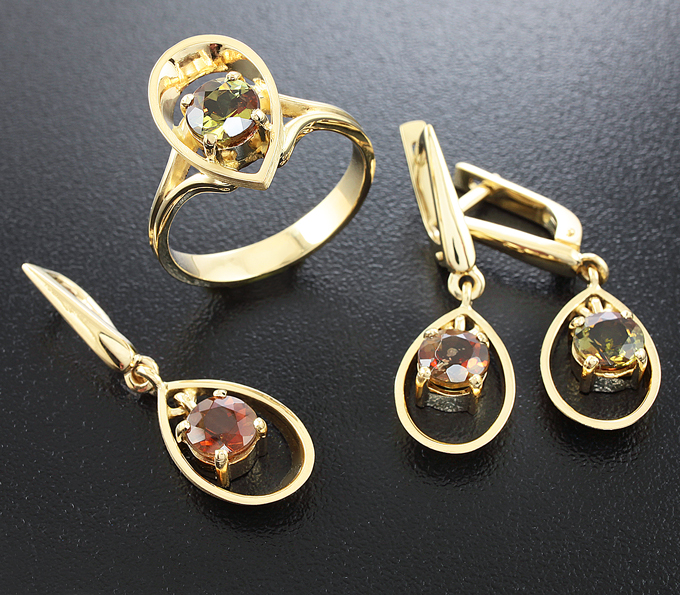 Золото Комплект с андалузитами