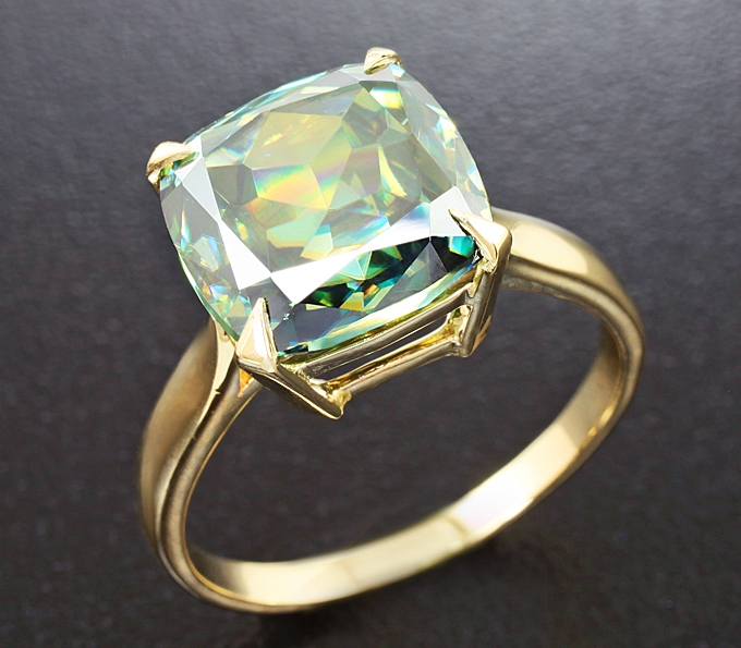 Золото Кольцо c муассанитом