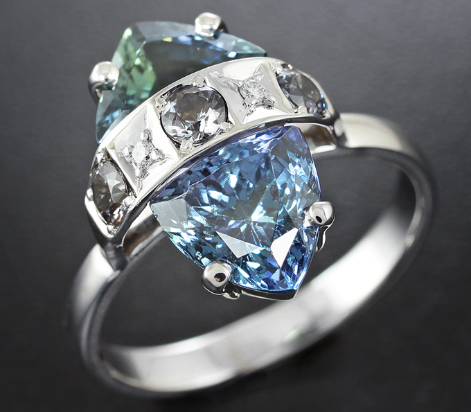 Золото Кольцо с полихромным цоизитом, танзанитом, гранатами со сменой цвета и бриллиантами