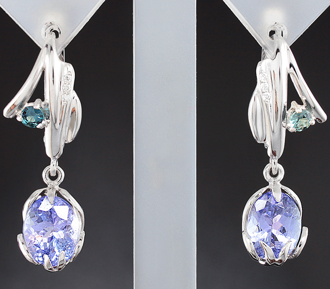 Золото Серьги с танзанитами, гранатами со сменой цвета и бриллиантами