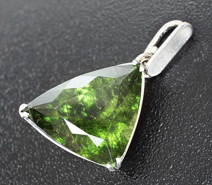 Серебро 925 Кулон с крупным перидотом