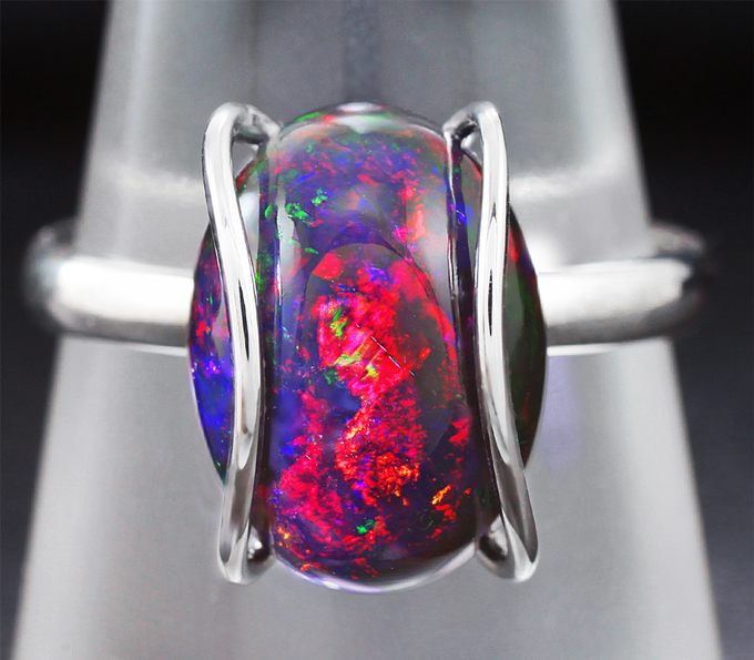 Золото Кольцо с кристаллическим черным опалом