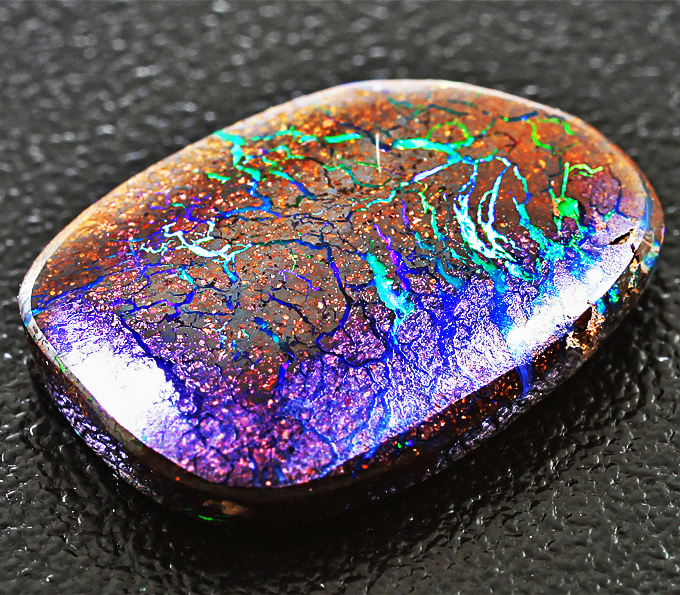 Австралийский болдер опал 8,79 карат