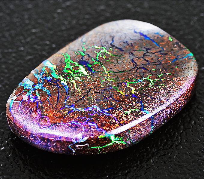Австралийский болдер опал 8,79 карат