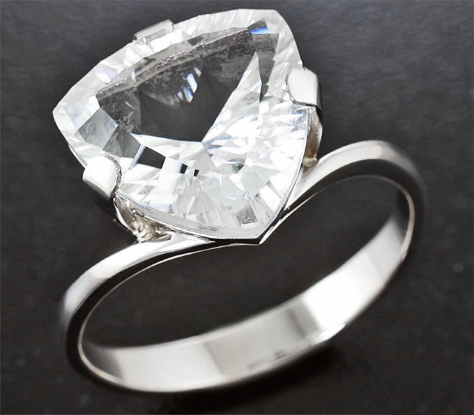 Золото Кольцо с бесцветным кварцем