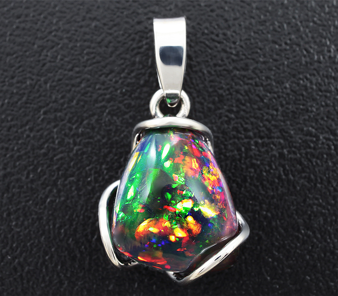 Золото Кулон с кристаллическим черным опалом