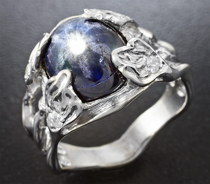 Серебро 925 Кольцо cо звездчатым и бесцветными сапфирами