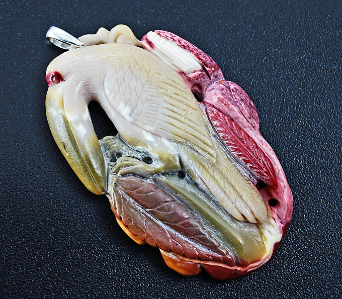 Серебро 925 Миниатюра-подвеска «Тукан» из цельного куска мукаита