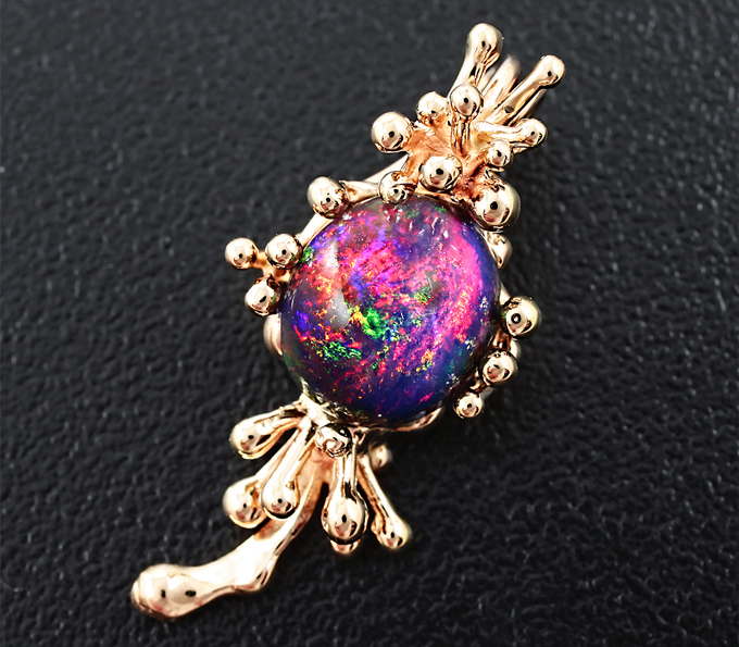 Золото Кулон с кристаллическим черным опалом