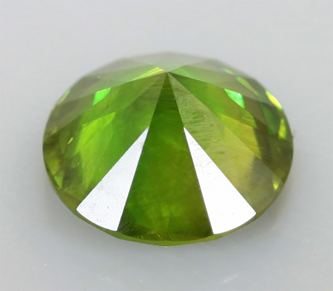 Роскошный «конский хвост»! Уральский демантоид 0,54 карат