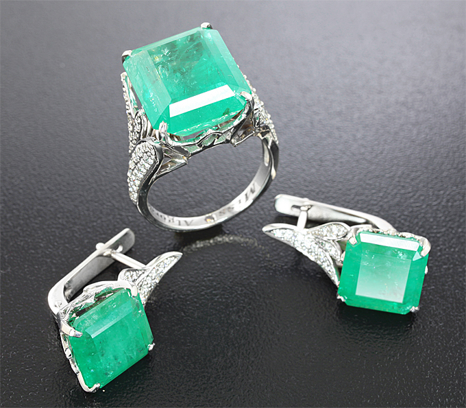 Золото Комплект с изумрудами 23,21 карат и бриллиантами