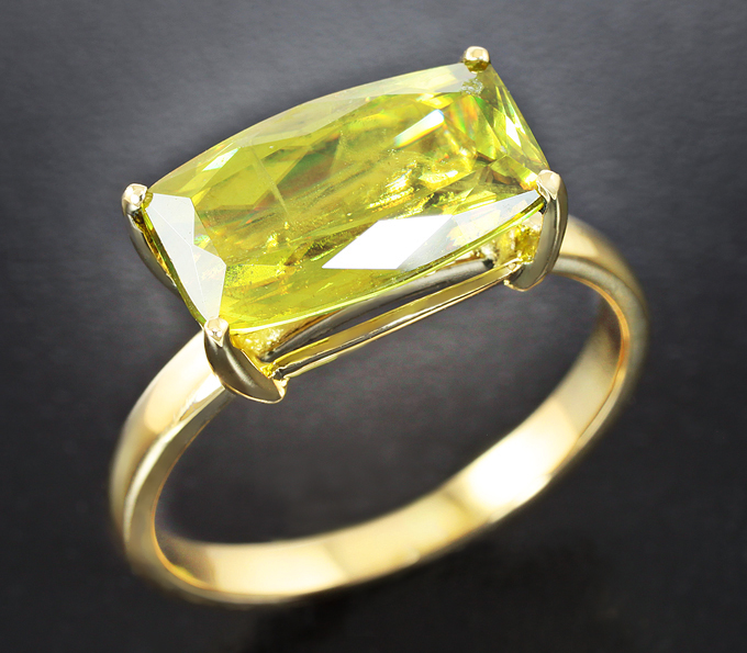 Золото Кольцо с золотистым сфеном