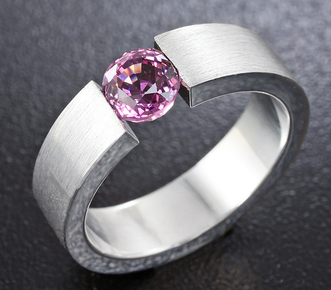 Серебро 925 Кольцо c пурпурной шпинелью