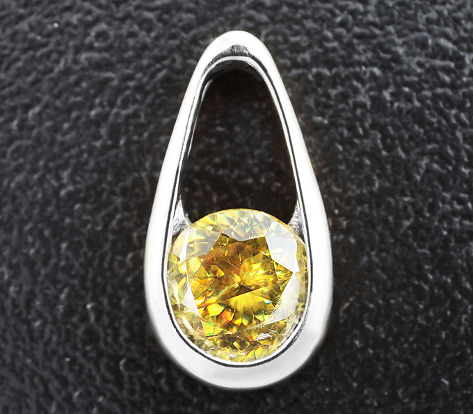 Золото Кулон с золотистым сфеном