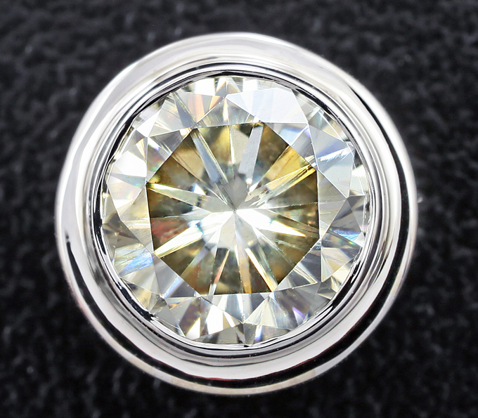 Золото Кулон с муассанитом