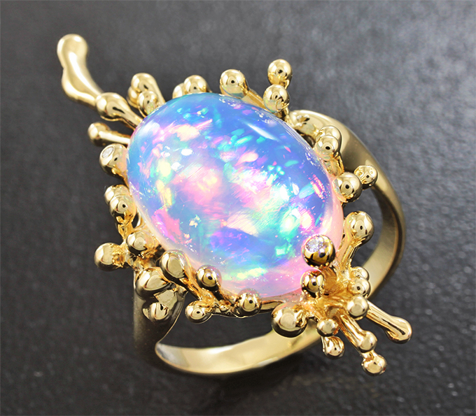 Золото Кольцо c кристаллическим эфиопским опалом и бриллиантами