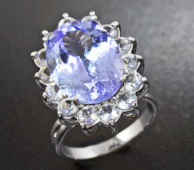 Золото Кольцо с крупным танзанитом и лейкосапфирами
