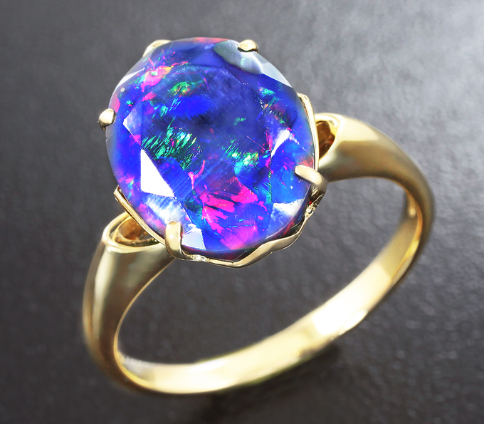 Золото Кольцо с ограненным кристаллическим черным опалом 3,07 карат