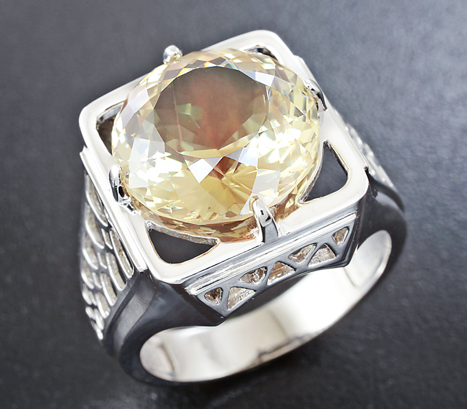 Золото Кольцо с солнечным камнем