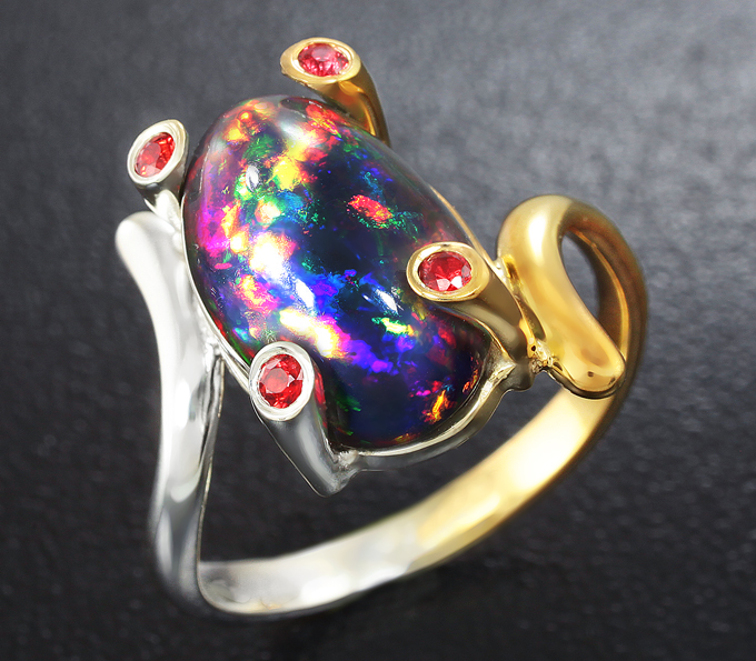 Серебро 925 Кольцо c кристаллическим черным опалом и рубинами