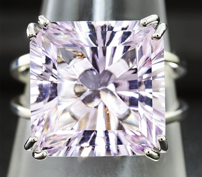 Кольцо c аметистом авторской огранки