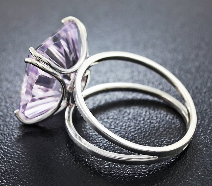 Кольцо c аметистом авторской огранки