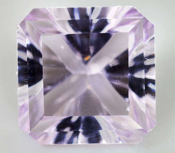 Кольцо c аметистом авторской огранки