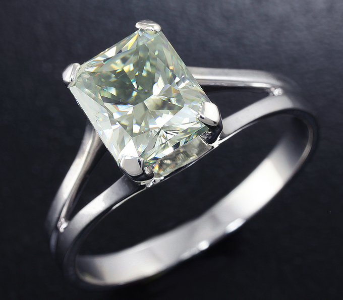 Золото Кольцо c муассанитом