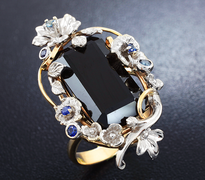 Золото Кольцо с шерлом и синими сапфирами