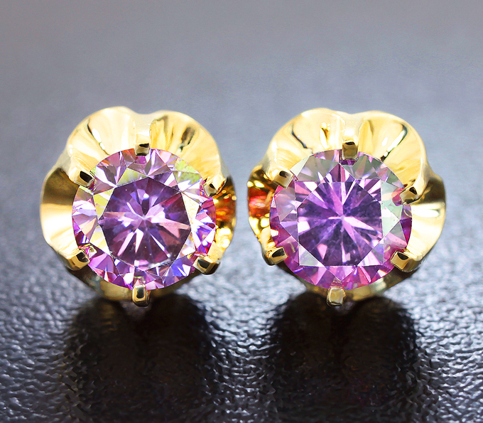 Золото Пусеты с насыщенно-розовыми муассанитами